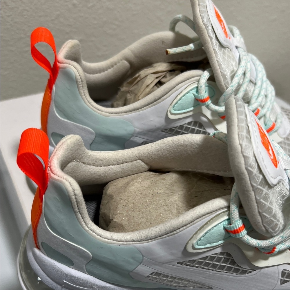 NEW-Nike W Air Max 270 React SE (Women's) size 6 - Picture 5 of 9